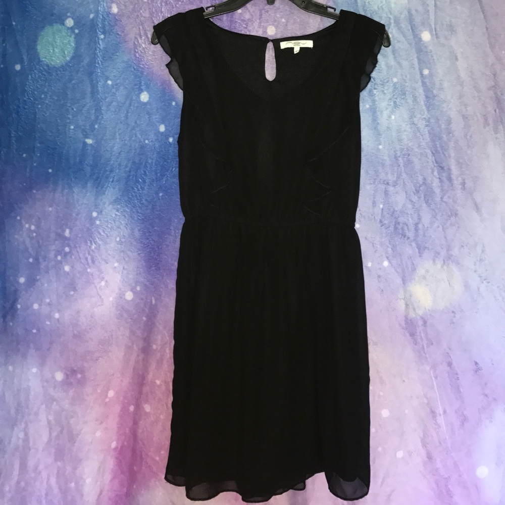 NEU look ruffle sleeve dress