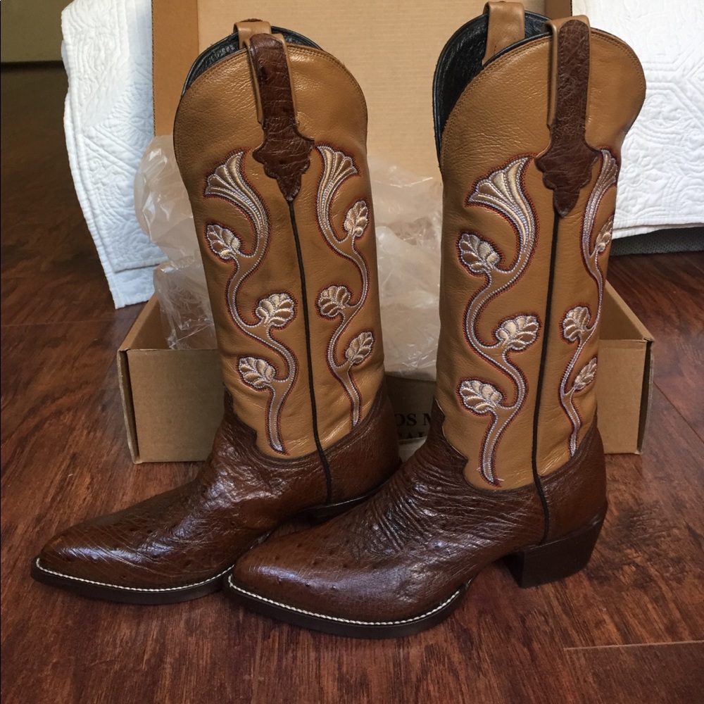 Unique size 7 boots, brand new