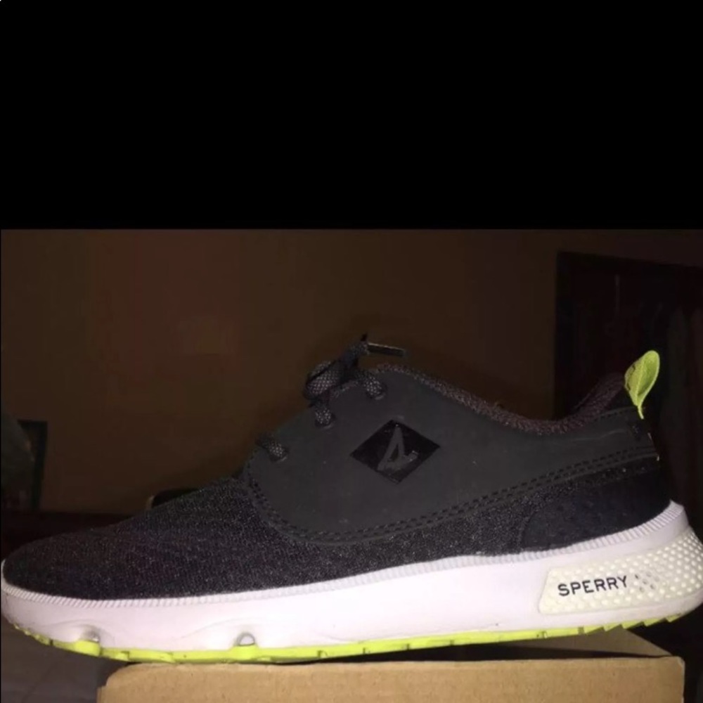 Sperry size 6