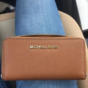 Michael kors wallet