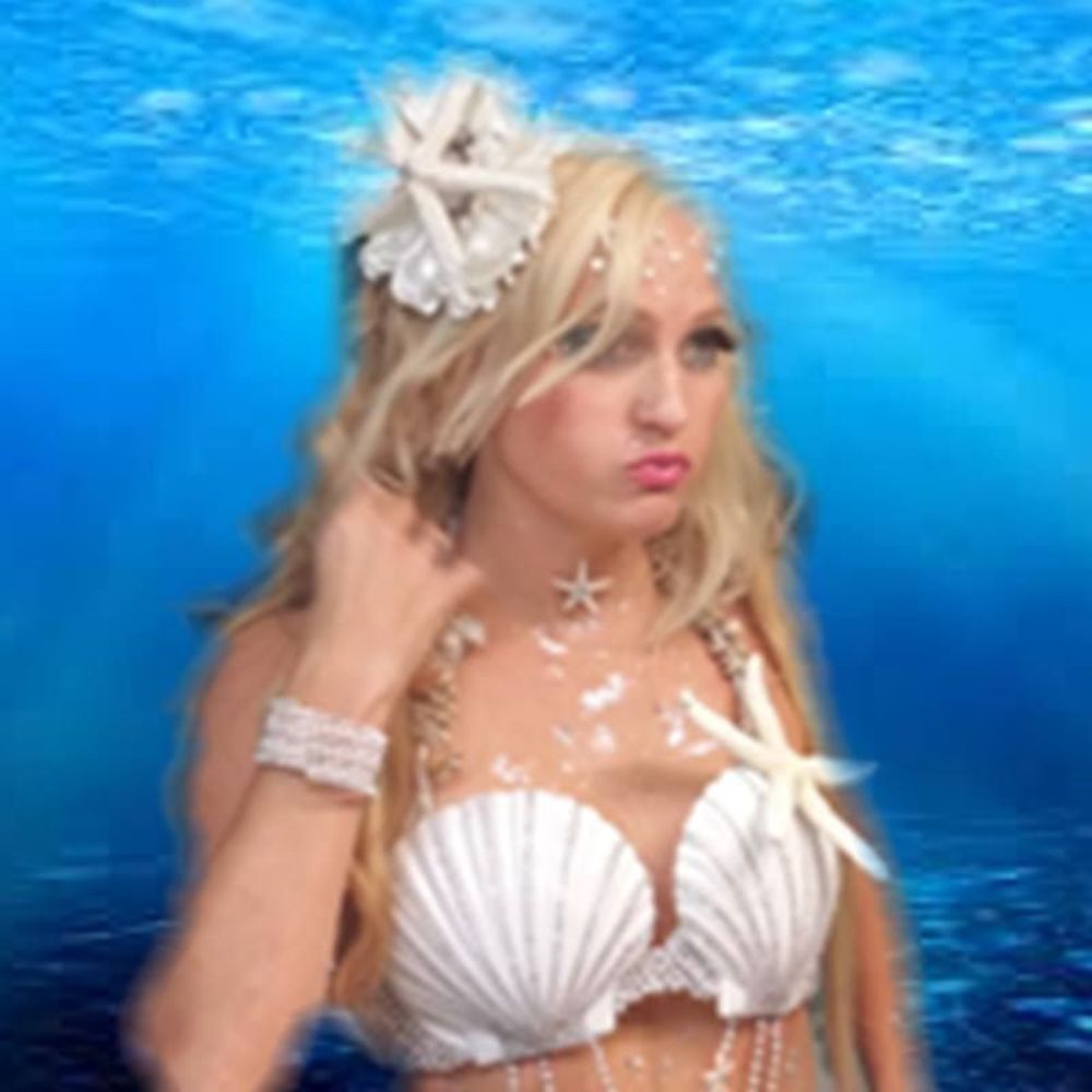 Meet your Posher, Monica