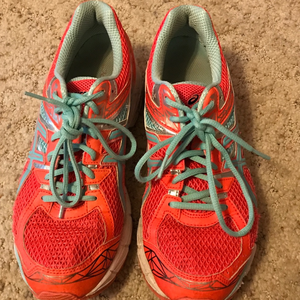 Asics GT-1000 shoes