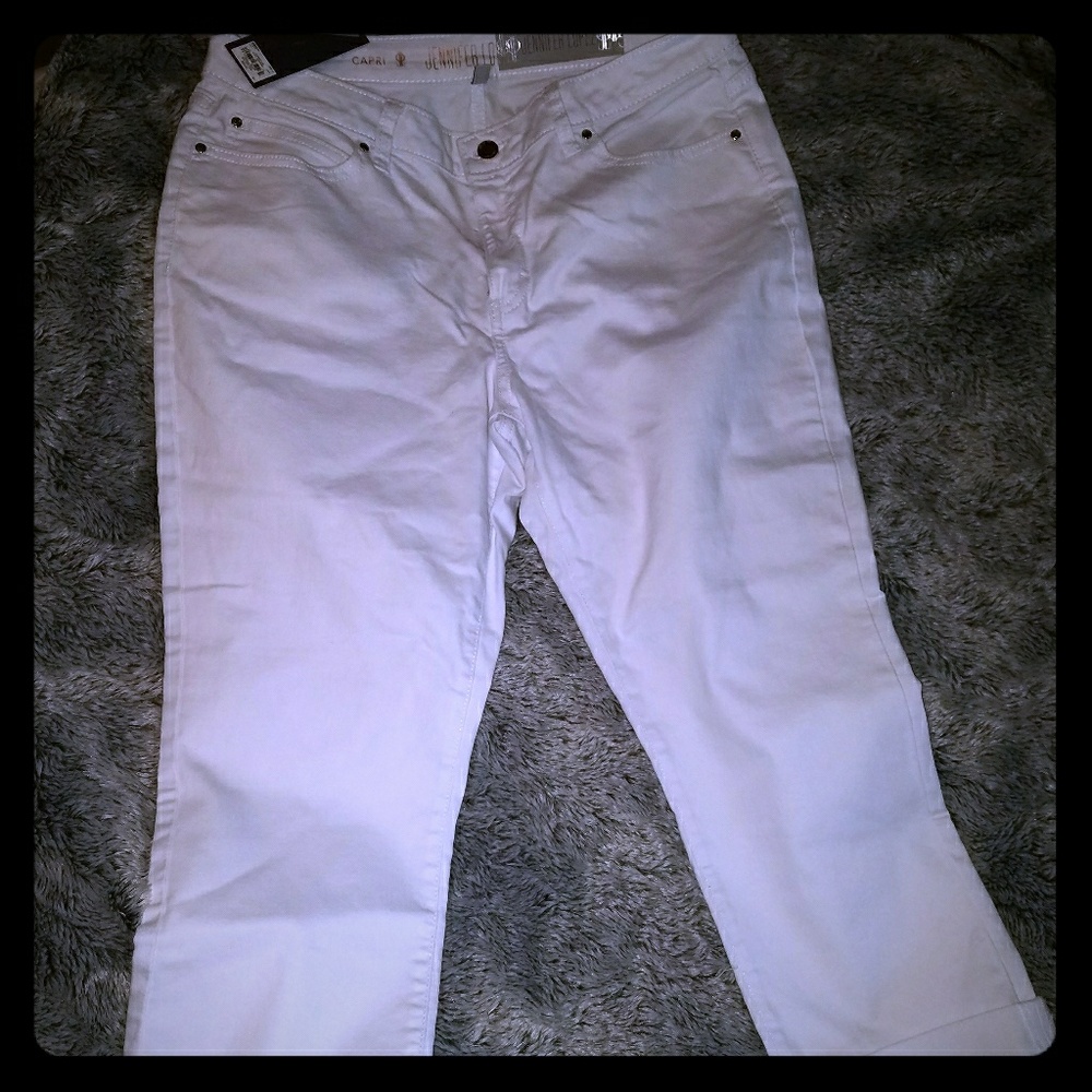 Jennifer Lopez white Jean Capri NWT size 14
