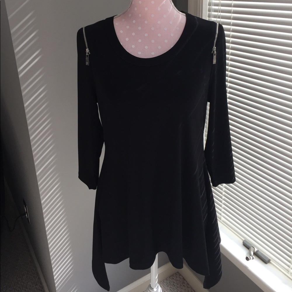 Chaus black top
