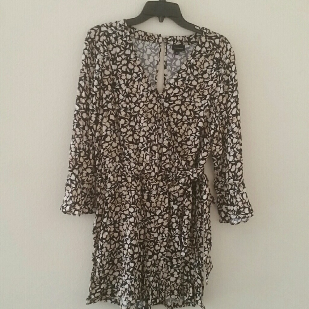 WWW Gorgeous Floral Print Romper - Picture 7 of 7