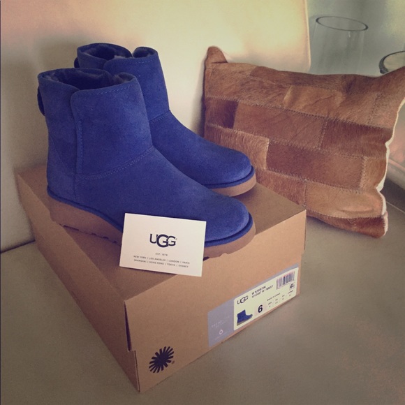 UGG Shoes - ⬇️Final Price⬇️Gorgeous Ugg Kristin Short Booties!
