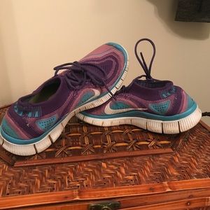 Nike flyknit free runs 5.0
