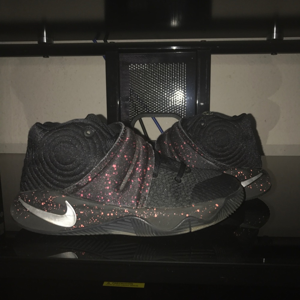 Nike Kyrie 2s