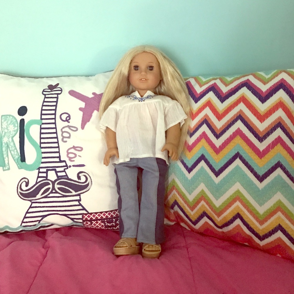 Julie AMERICAN GIRL DOLL