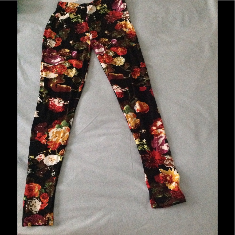 ๐บ Gorgeous floral leggings - Picture 6 of 7
