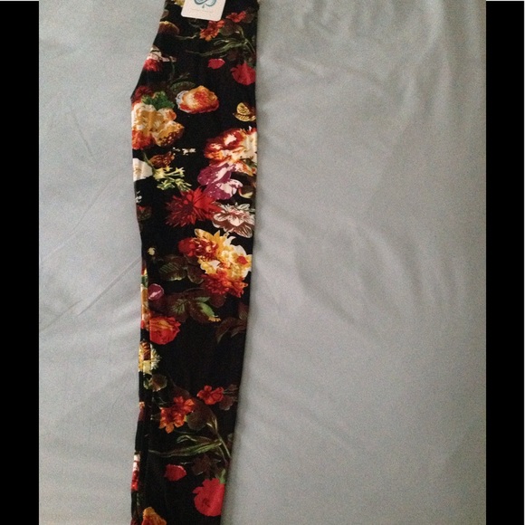 ๐บ Gorgeous floral leggings - Picture 5 of 7