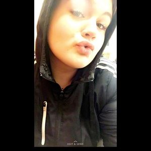 Meet your Posher, Casandra