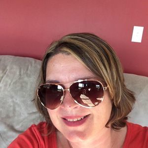 Meet your Posher, Renee