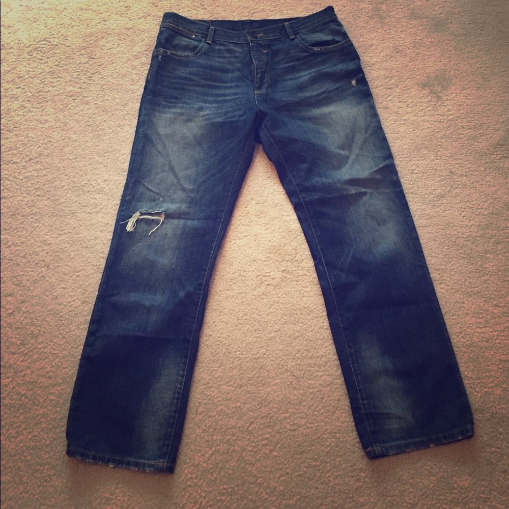 Slightly Distressed Men's Jeans