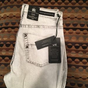 NWT Rock and Republic legging jeans