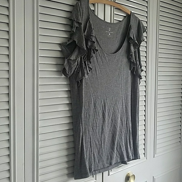 Grey ruffled top. XL. NYC&Co. - Picture 2 of 4