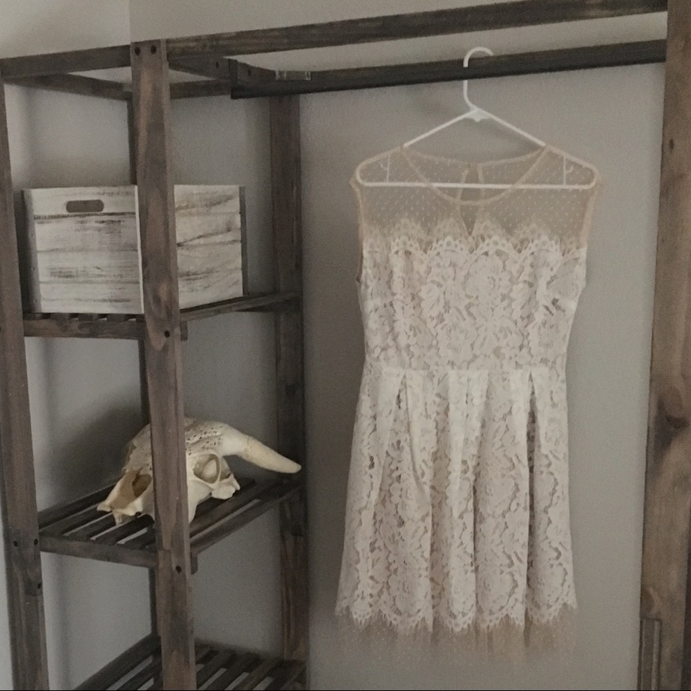 White lace sleeveless dress NWT
