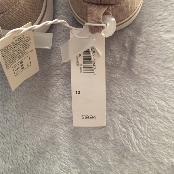 SOLD Boys canvas shoes. Brand new - Picture 2 of 3