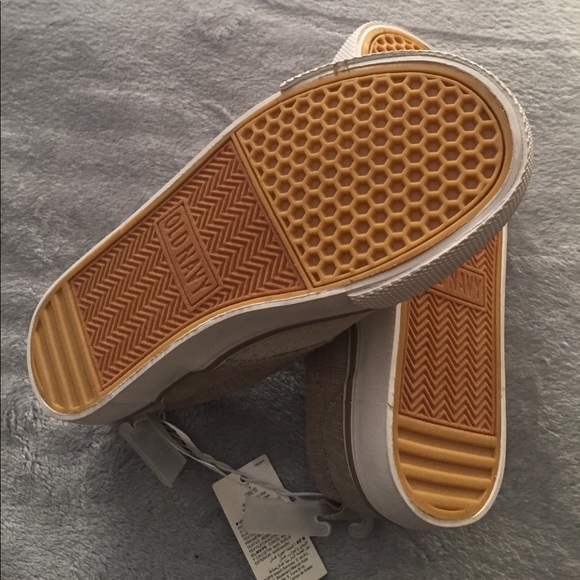 SOLD Boys canvas shoes. Brand new - Picture 3 of 3