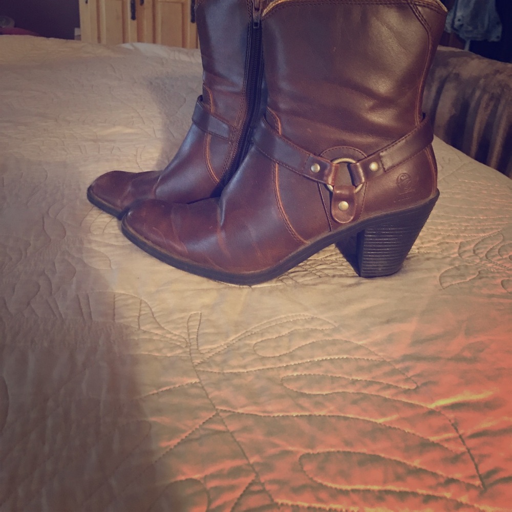 Brown ankle boots.