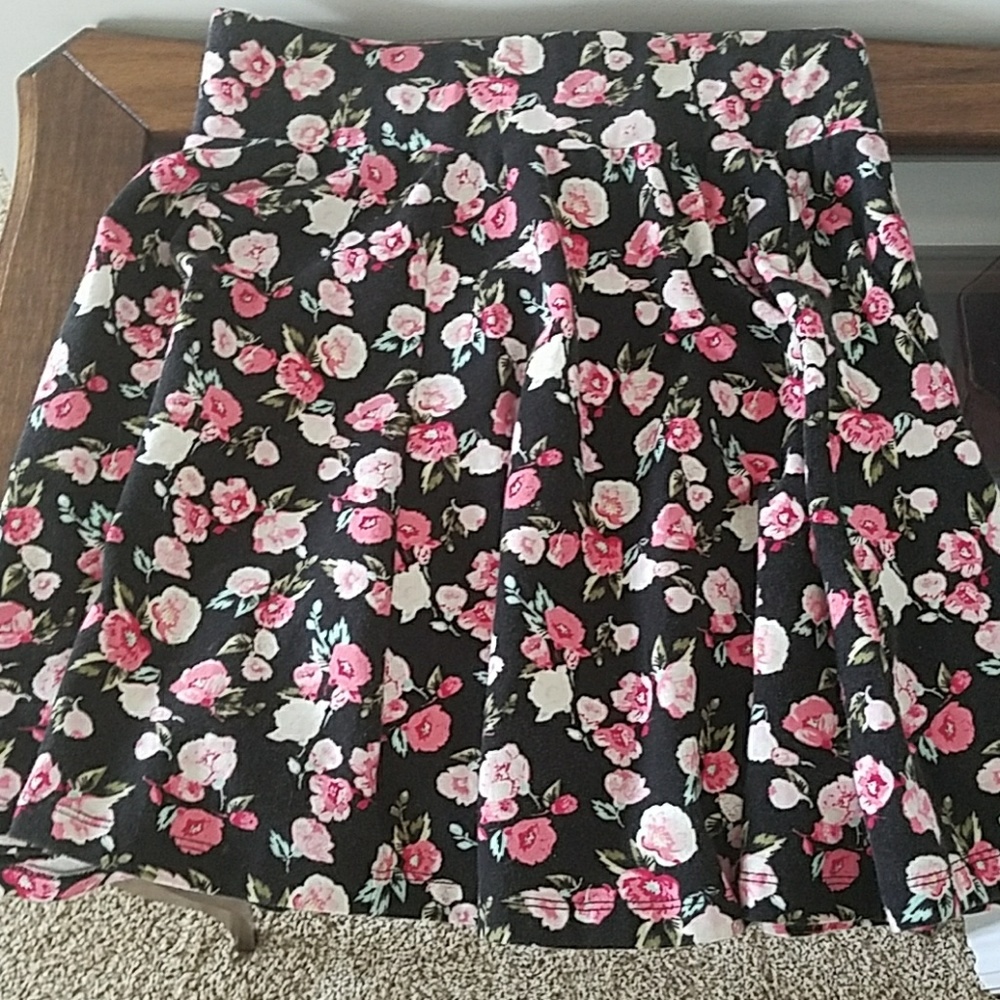 Small Floral High Rise Skirt