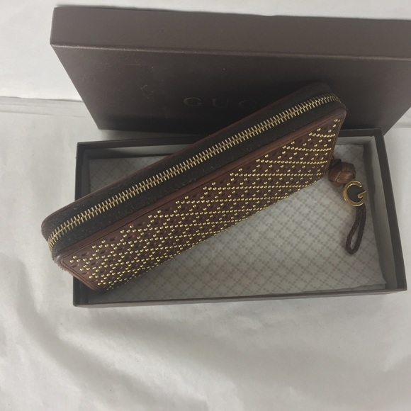 SOLD Gucci brown wallet zip top - Great Condition - Picture 4 of 7