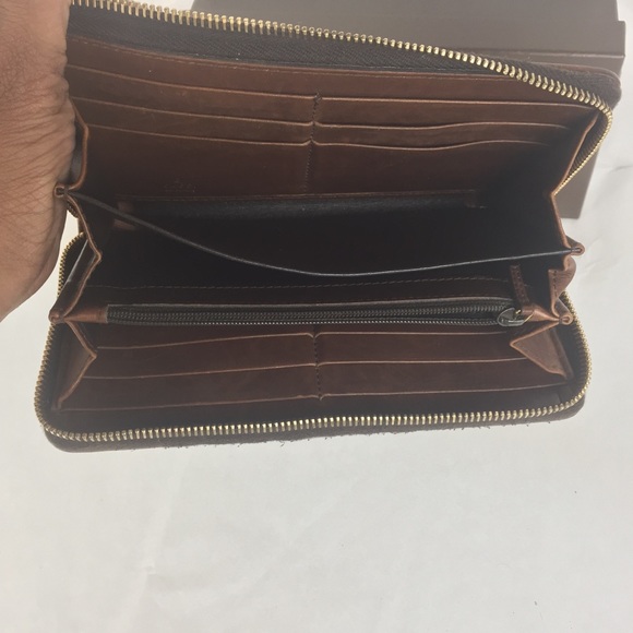 SOLD Gucci brown wallet zip top - Great Condition - Picture 5 of 7