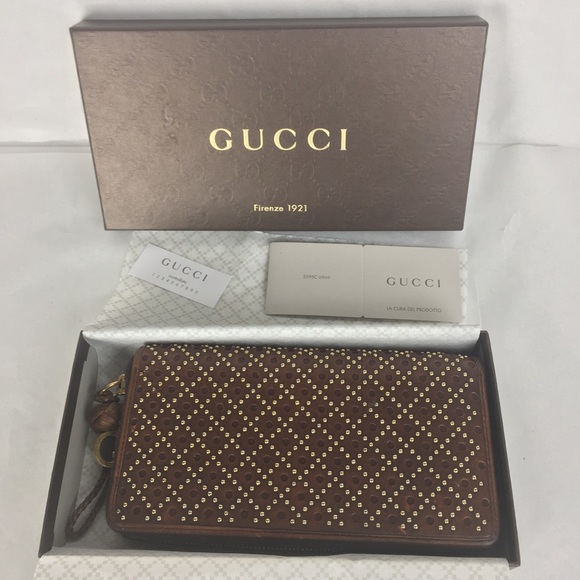 SOLD Gucci brown wallet zip top - Great Condition - Picture 7 of 7