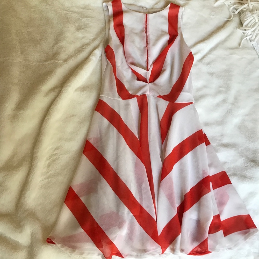 Orange and white dress!
