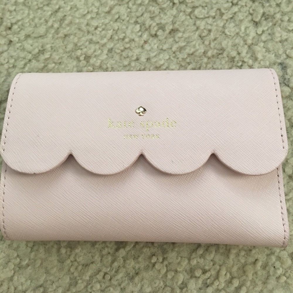 Kate Spade scallop wallet