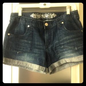 Express size 6 denim shorts like new