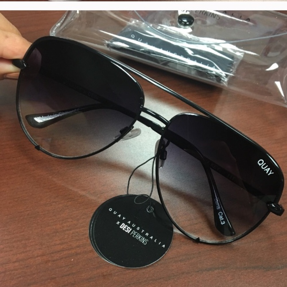 BUNDLE QUAY x Desi Fades and ADIDAS NMD R2