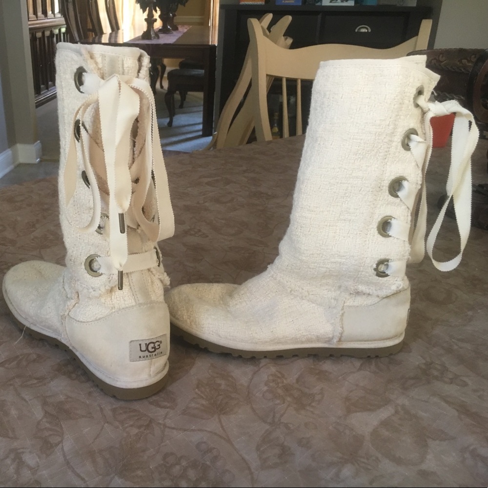 Ivory Knit Wonens Size 7 Uggs - Gently Used
