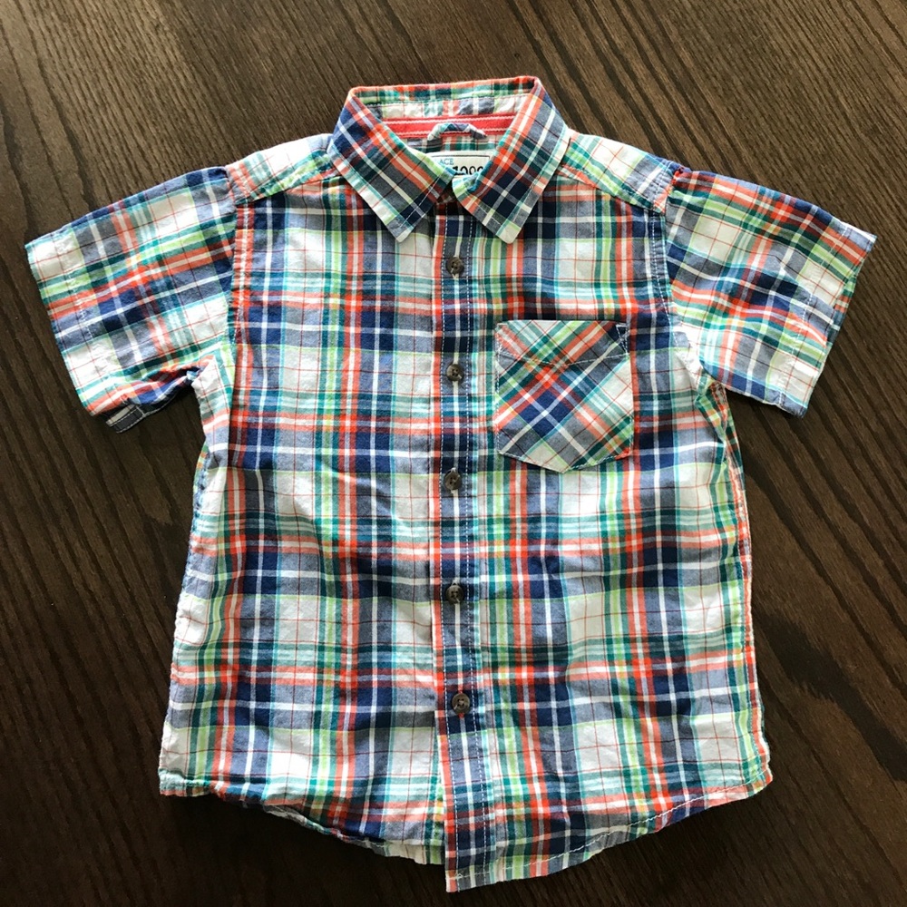 3T boys short sleeved plaid shirt.