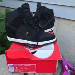 Nike Wedge Sky Hi Essential