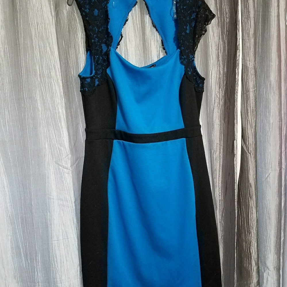 Nicole Miller form fit and flattering dress