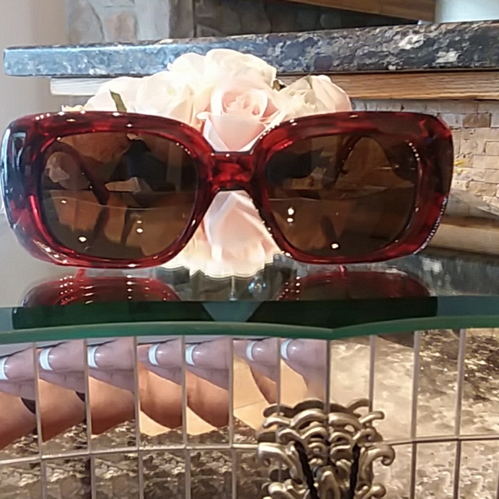 IVANKA TRUMP SUNGLASSES