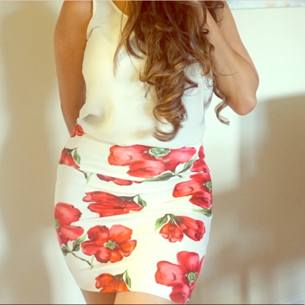 Bodycon floral skirt never worn