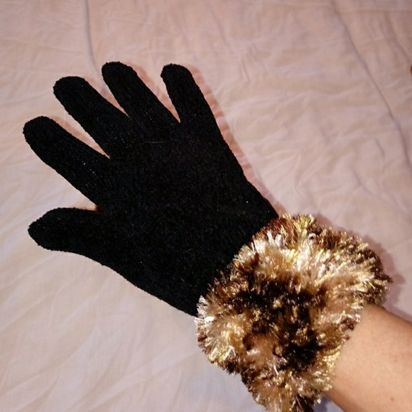 Scarf n Glove Set - Picture 3 of 5
