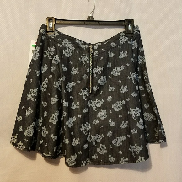 Cute skitters  skirts. - Picture 2 of 7