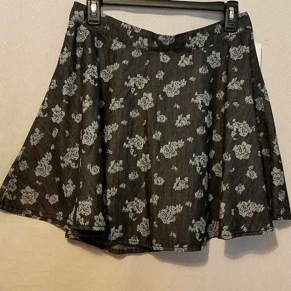 Cute skitters  skirts. - Picture 6 of 7
