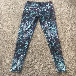 NWT Fabletics Salar Medium print Leggings