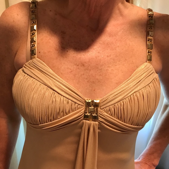 Gold sparkly dress with beaded designs - Picture 2 of 6