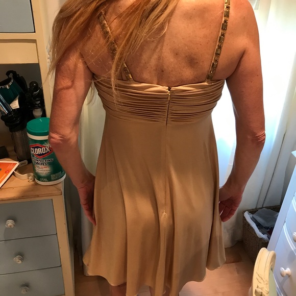 Gold sparkly dress with beaded designs - Picture 3 of 6