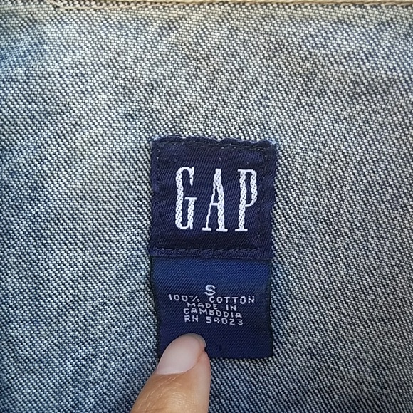 Gap denim button down collared jacket - Picture 3 of 7