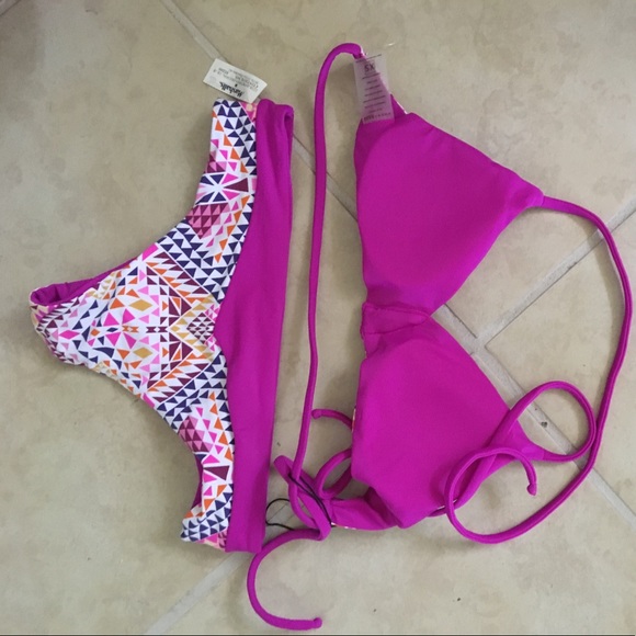 Bikini - Picture 2 of 5