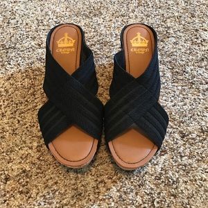 Like new wedge sandals!