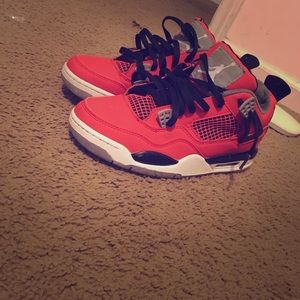 Jordan 4s Tora size 8