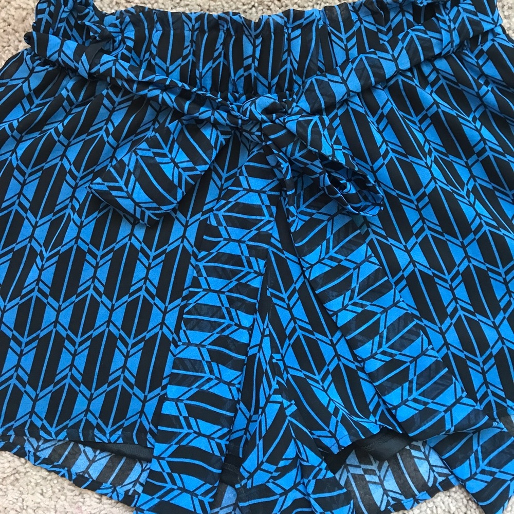 Fun patterned shorts - Picture 2 of 3