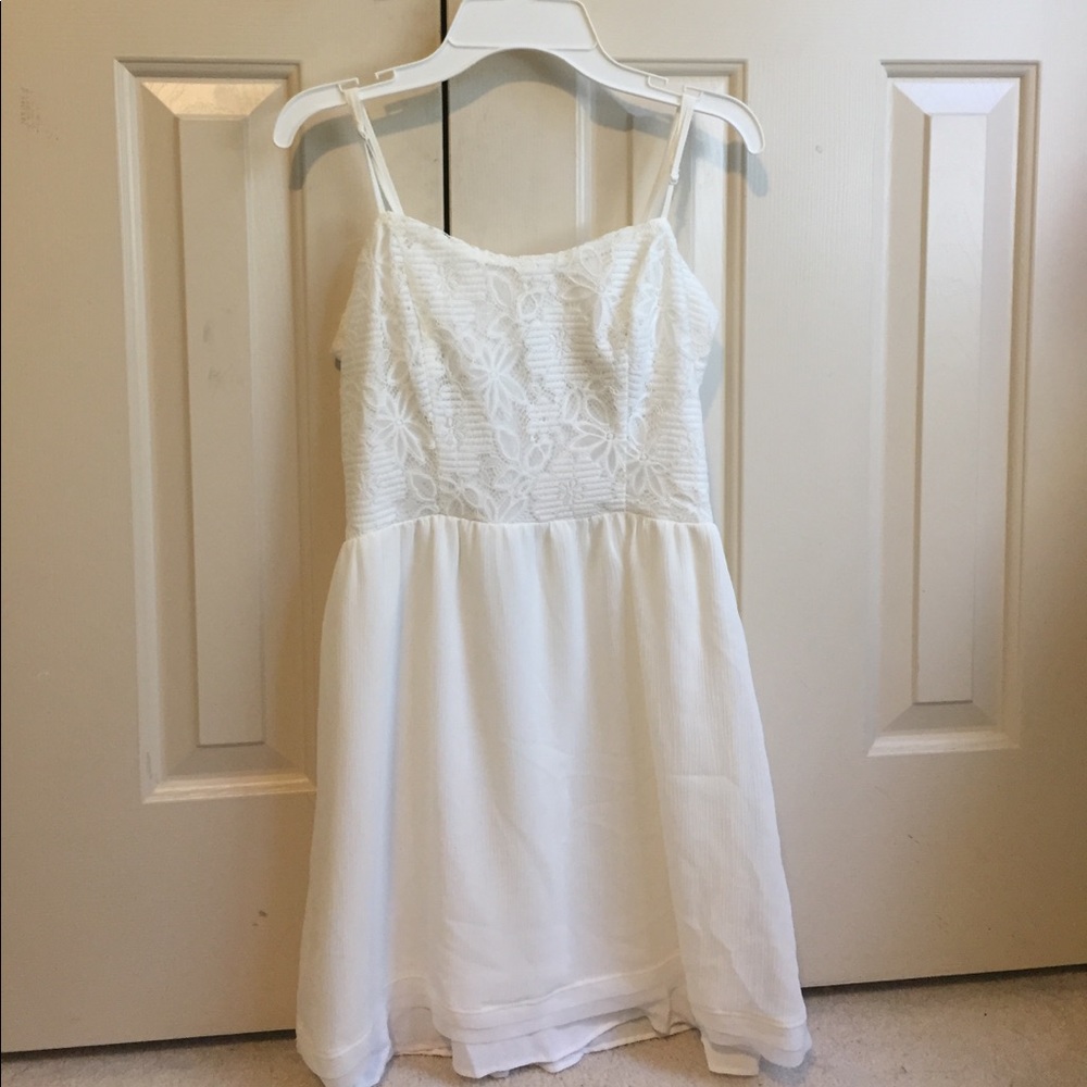 white & lacey spaghetti strap dress (short)
